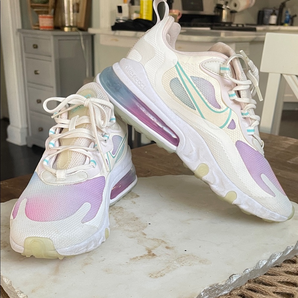 Nike Air270 Women's Cream and Purple Sneakers